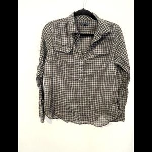 Gap shirt for women checkered, black and white half buttons on the chest S